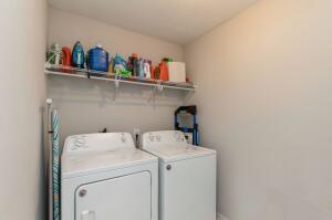 218 Wainwright Drive Crestview, FL 32539 - Photo 27 of 42 a utility room with dryer and washer
