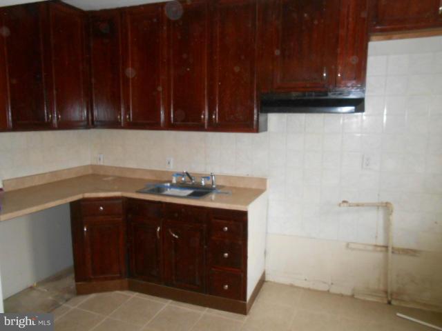3544 Benzinger Road Baltimore, MD 21229 - Photo 4 of 9 Kitchen