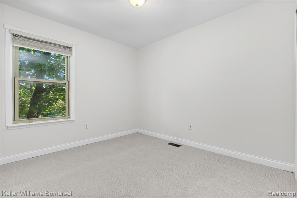 2907 Roundtree Drive Troy, MI 48083 - Photo 16 of 33