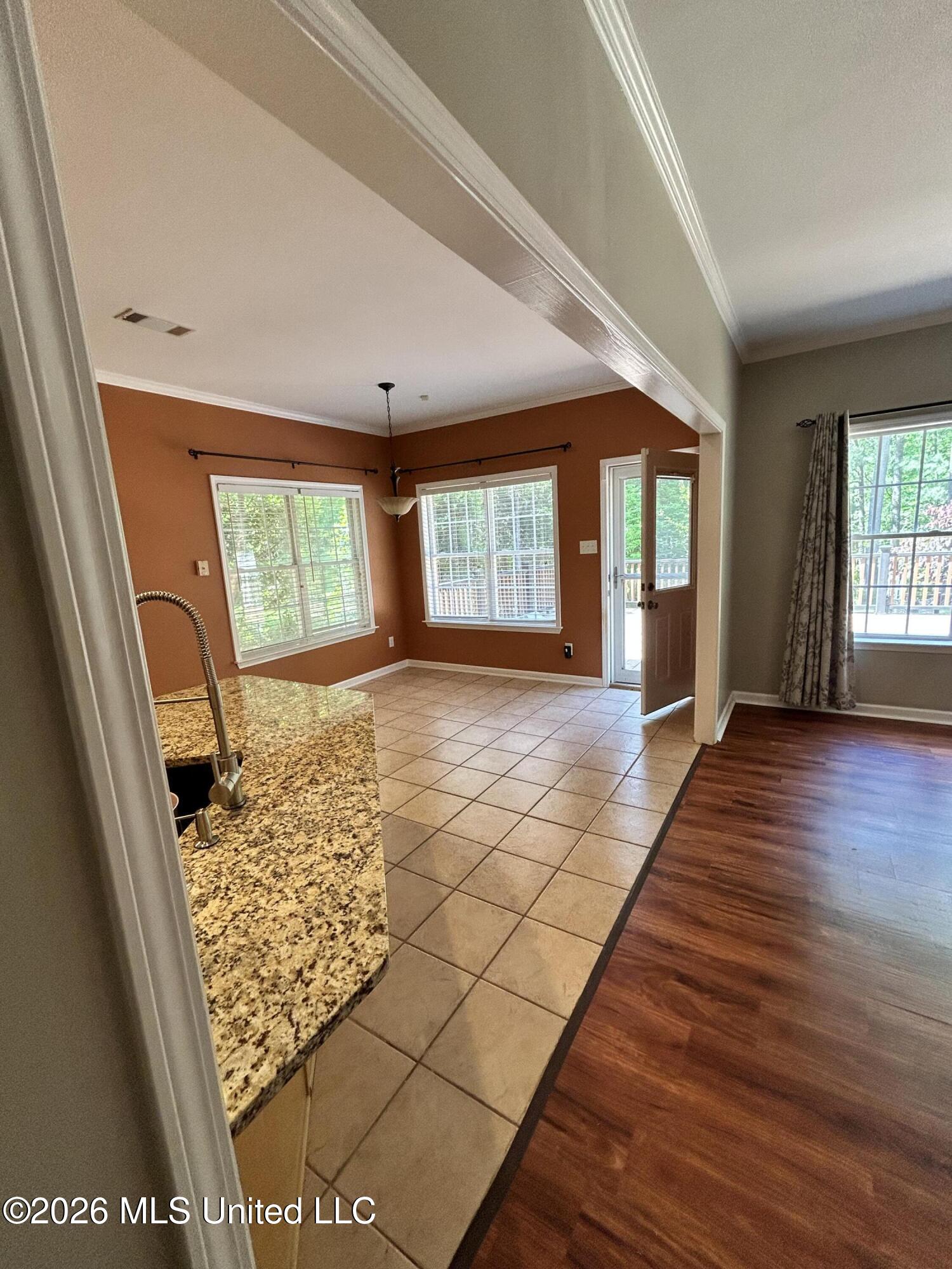 7684 Rigmoore Point North Olive Branch, MS 38654 - Photo 33 of 58 Eatin kitchen