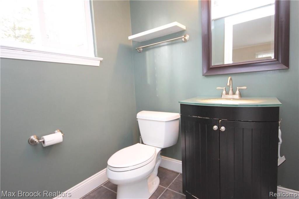 6070 Darramoor Road Bloomfield Hills, MI 48301 - Photo 14 of 22