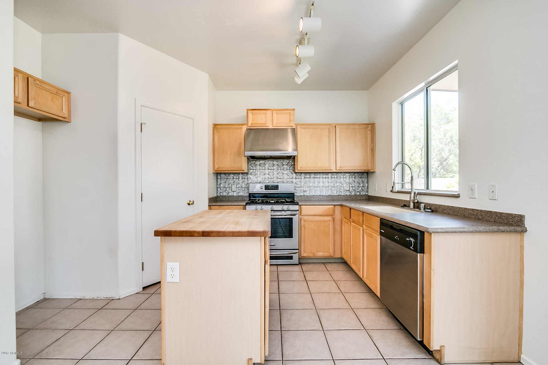 4102 West Carter Road Phoenix, AZ 85041 - Photo 4 of 36 Carter-002