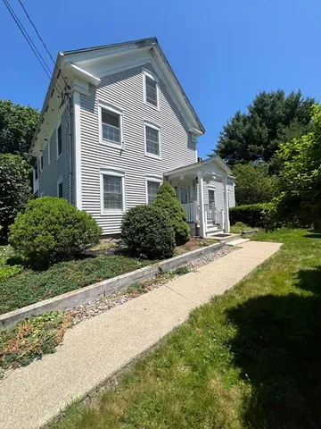$2,600 | 282 Village Street, Unit 1, Medway, MA 02053
