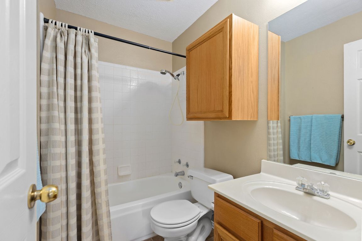 2158 Redwing Way Round Rock, TX 78664 - Photo 13 of 25 a bathroom with a sink toilet and shower