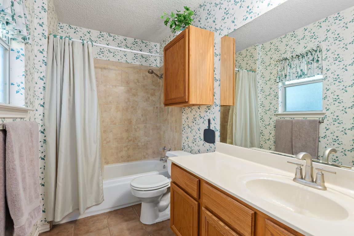 2158 Redwing Way Round Rock, TX 78664 - Photo 21 of 25 a bathroom with a sink a toilet and shower