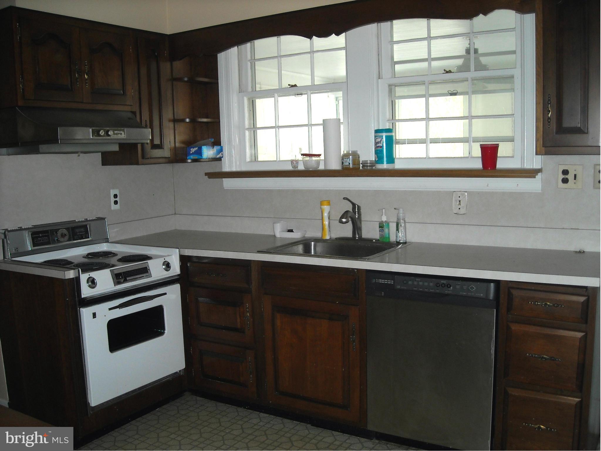 202 Greenwood Road Linthicum, MD 21090 - Photo 5 of 21 Kitchen