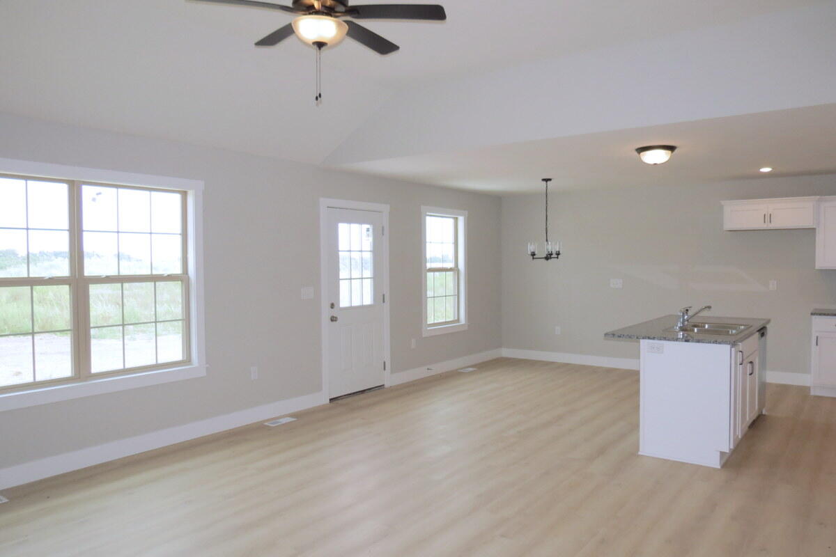 3761 West Riley Street Bolivar, MO 65613 - Photo 11 of 30 IMG_8323