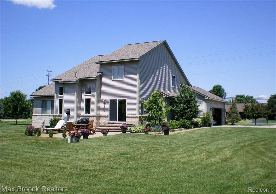 4065 East Commerce Road Commerce Township, MI 48382 - Photo 3 of 25 Large Brick Paver Patio