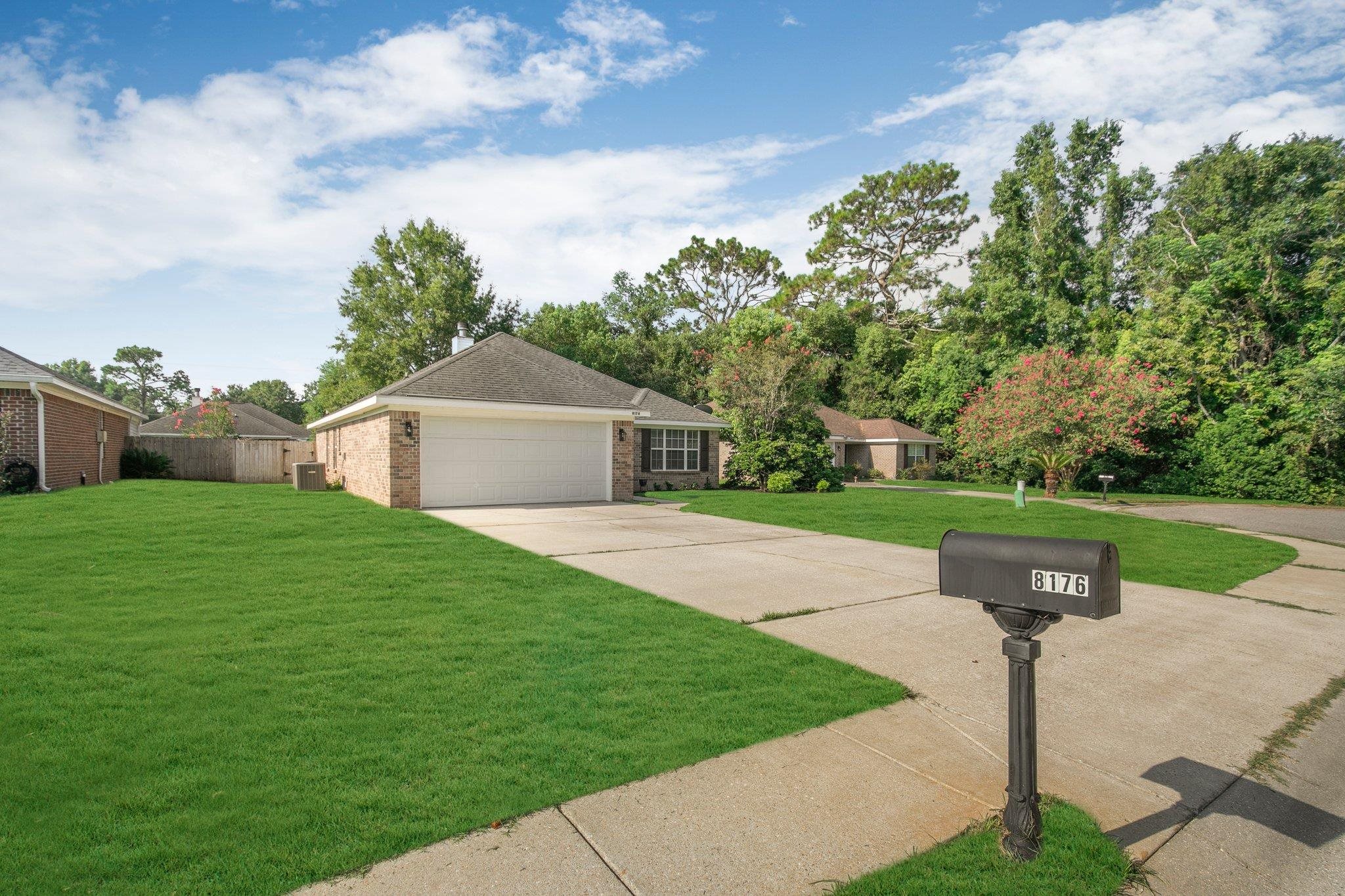 8176 Edgewood Drive Daphne, AL 36526 - Photo 2 of 40