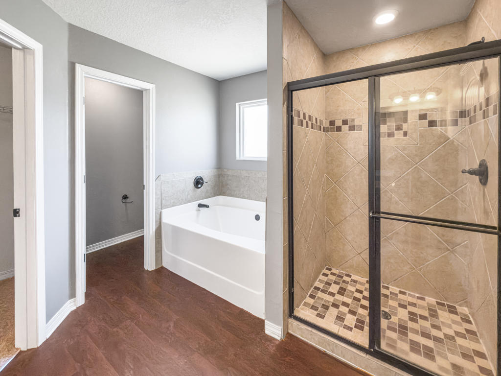 125 Lillian Way Crestview, FL 32536 - Photo 14 of 33 a bathroom with a bathtub and shower