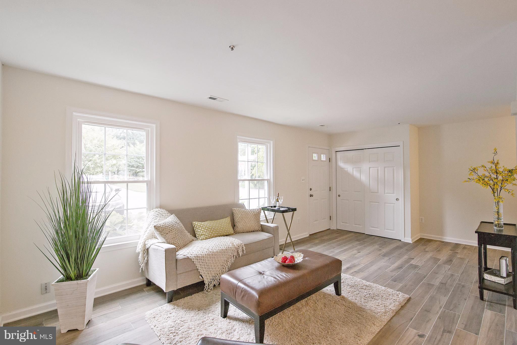 28 Spring Street Gaithersburg, MD 20877 - Photo 2 of 30 Living Room
