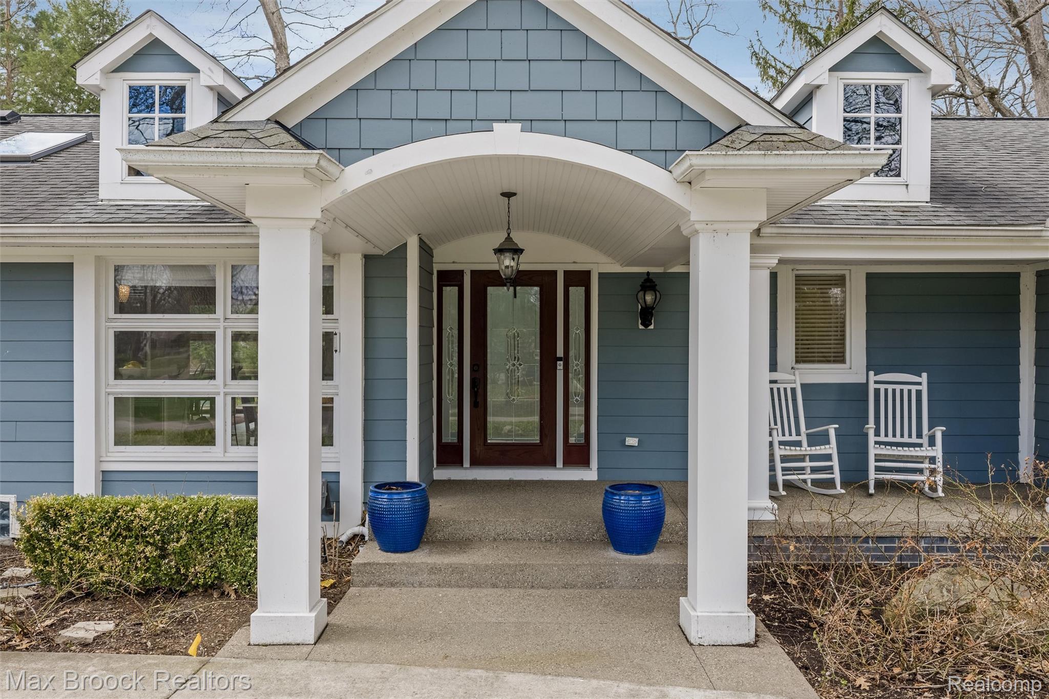 3797 South Darlington Road Bloomfield Hills, MI 48301 - Photo 2 of 63 Front porch