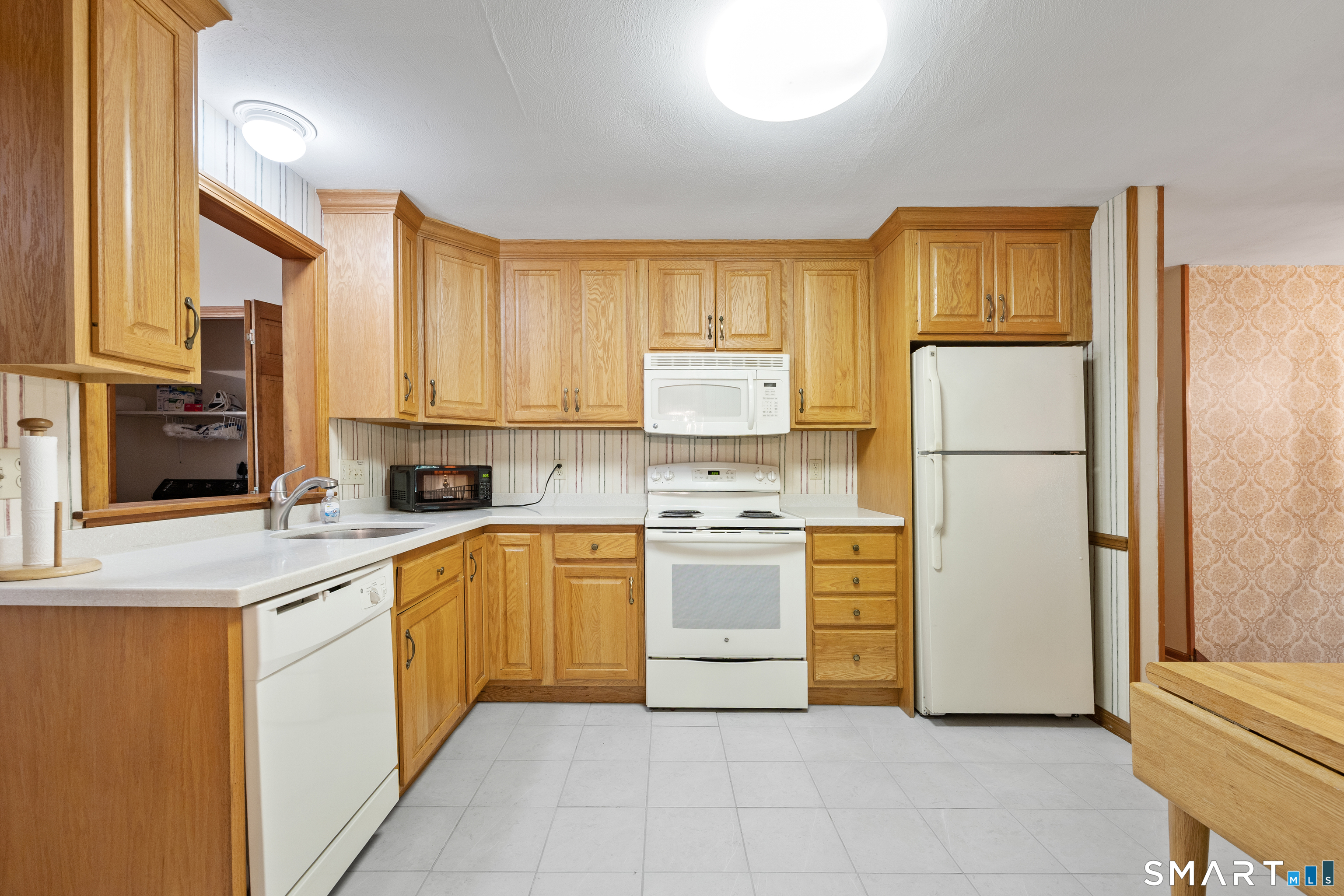 33 4 Rod Road Hamden, CT 06514 - Photo 13 of 38 Gallery Image 13