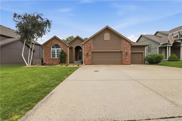 $549,900 | 9908 North Lewis Avenue, Kansas City, MO 64157