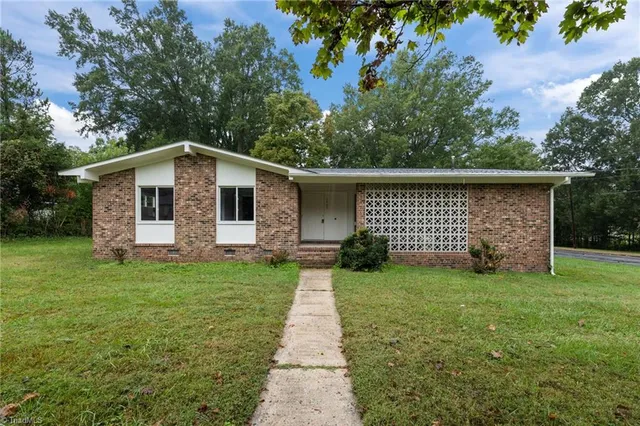 $229,000 | 2400 Four Seasons Boulevard, Greensboro, NC 27407