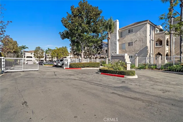 $739,000 | 4561 Warner Avenue, Unit 101, Huntington Beach, CA 92649