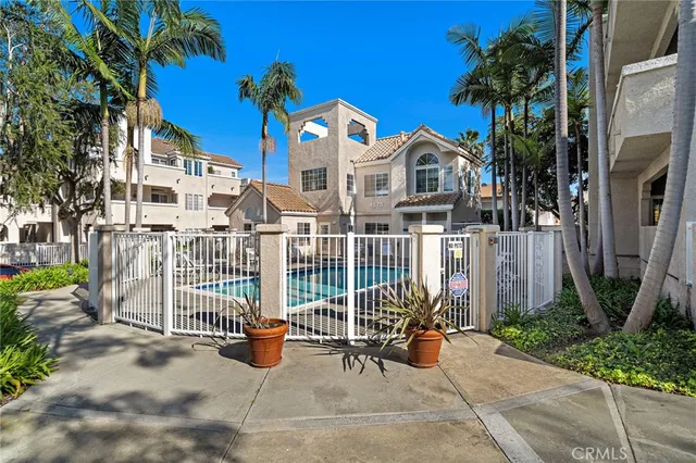 $739,000 | 4561 Warner Avenue, Unit 101, Huntington Beach, CA 92649