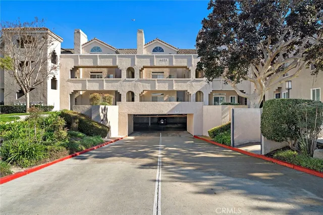 $739,000 | 4561 Warner Avenue, Unit 101, Huntington Beach, CA 92649