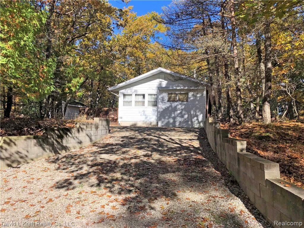 4532 Trail Road Caseville, MI 48725 - Photo 10 of 16 4532TrailDriveway.jpg
