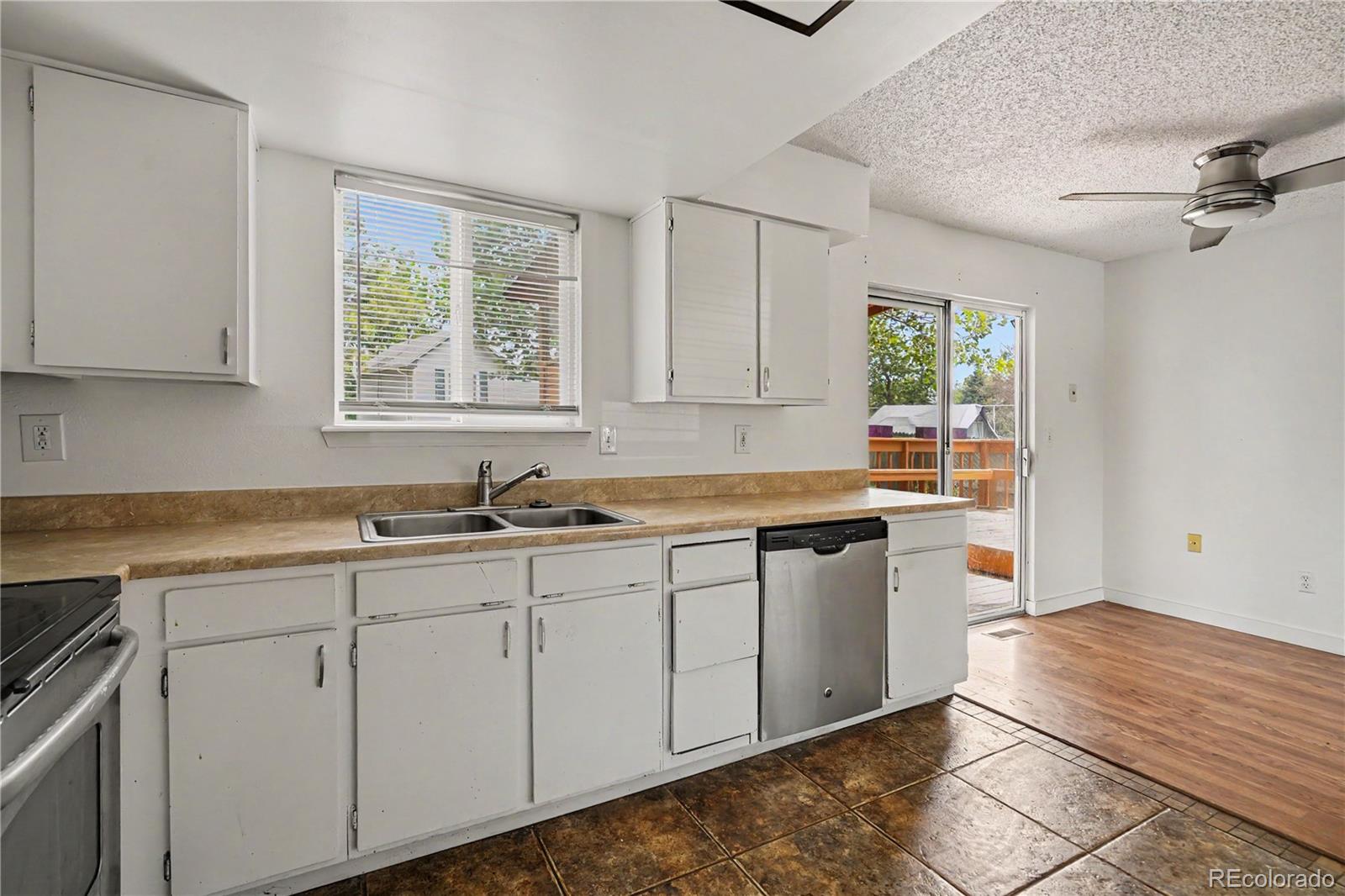 4922 South Rifle Court Aurora, CO 80015 - Photo 10 of 22