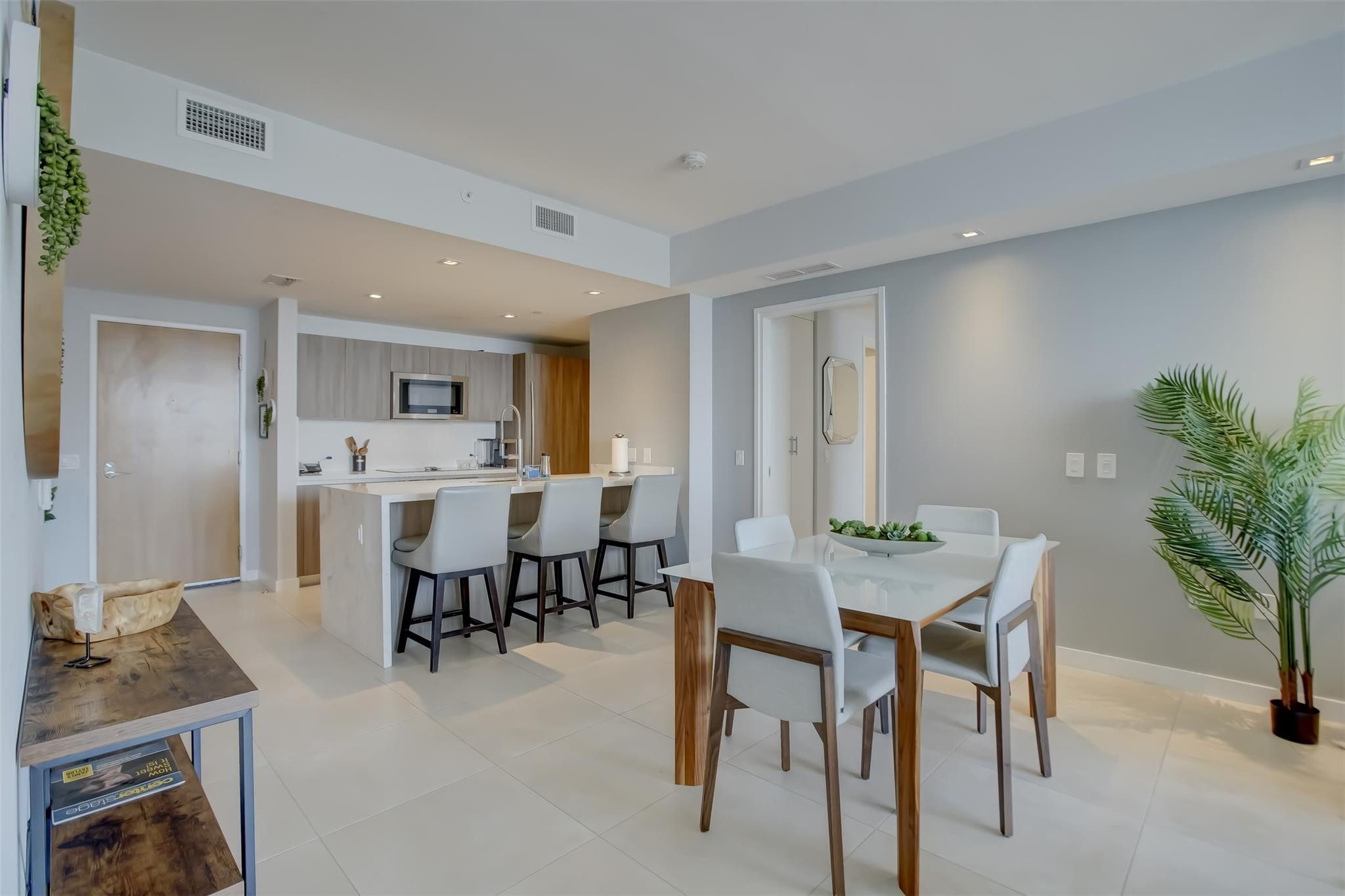 401 North Birch Road, Unit 705 Fort Lauderdale, FL 33304 - Photo 14 of 36 Photo 14