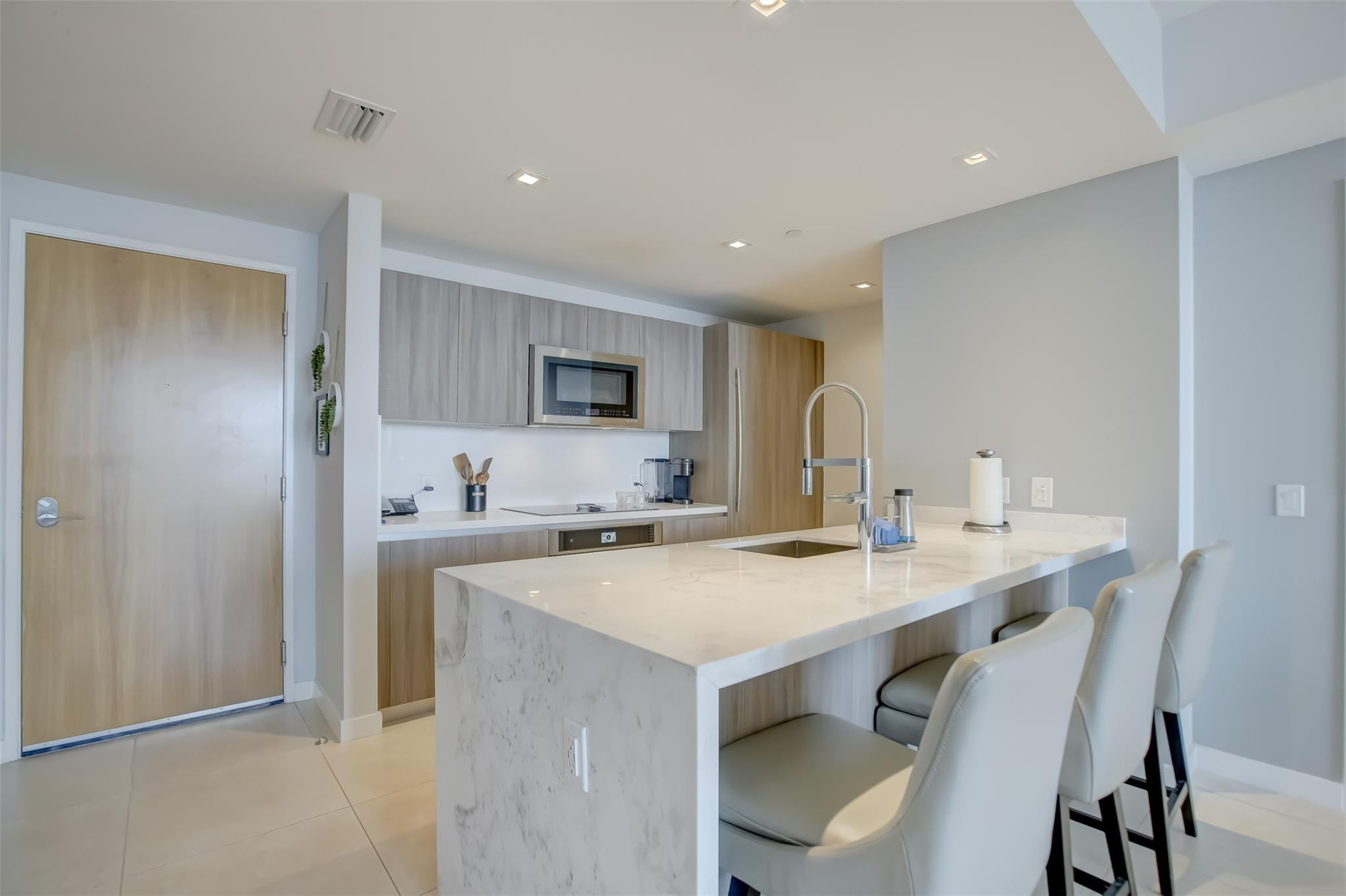 401 North Birch Road, Unit 705 Fort Lauderdale, FL 33304 - Photo 15 of 36 Photo 15