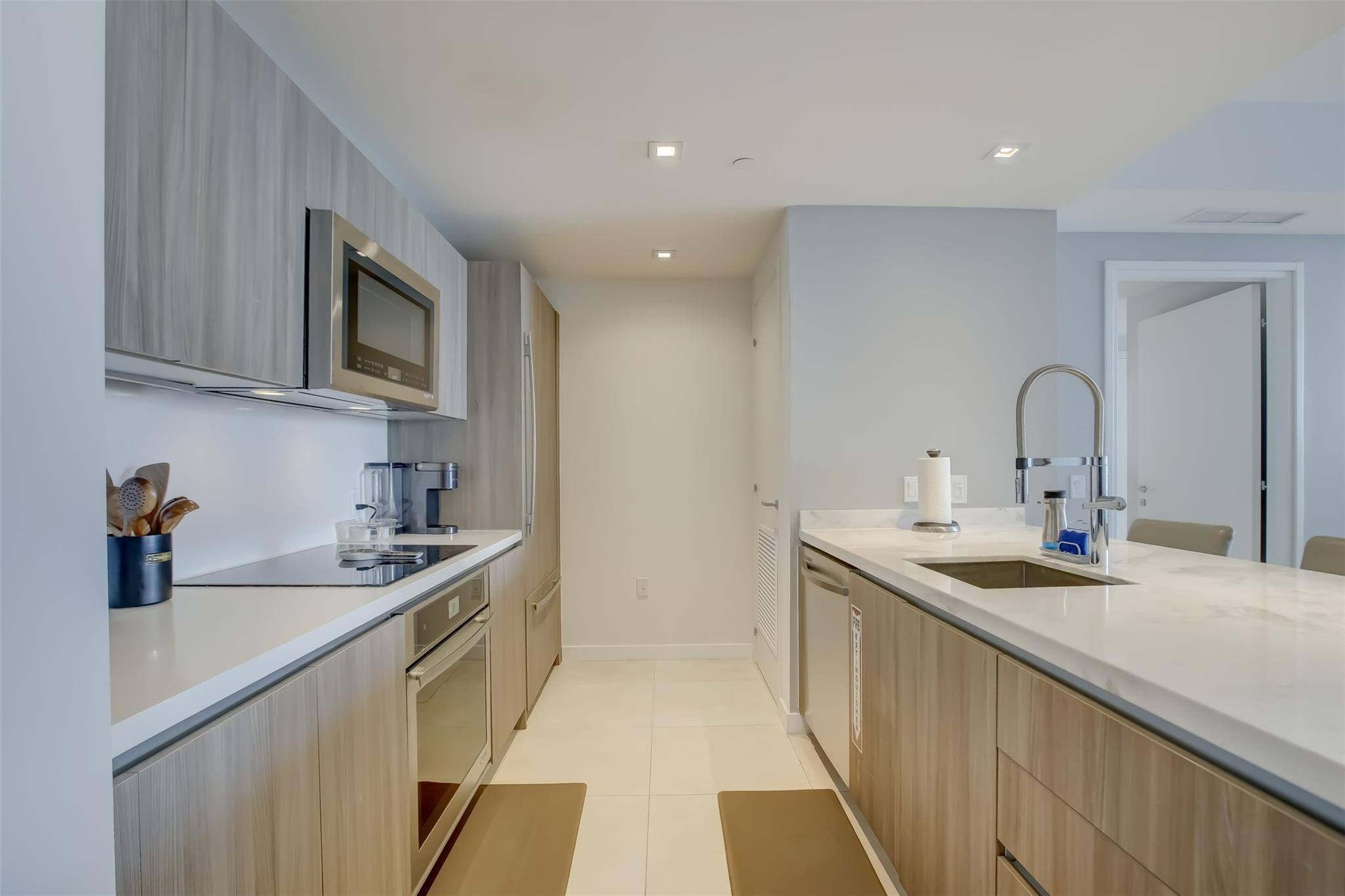 401 North Birch Road, Unit 705 Fort Lauderdale, FL 33304 - Photo 16 of 36 Photo 16