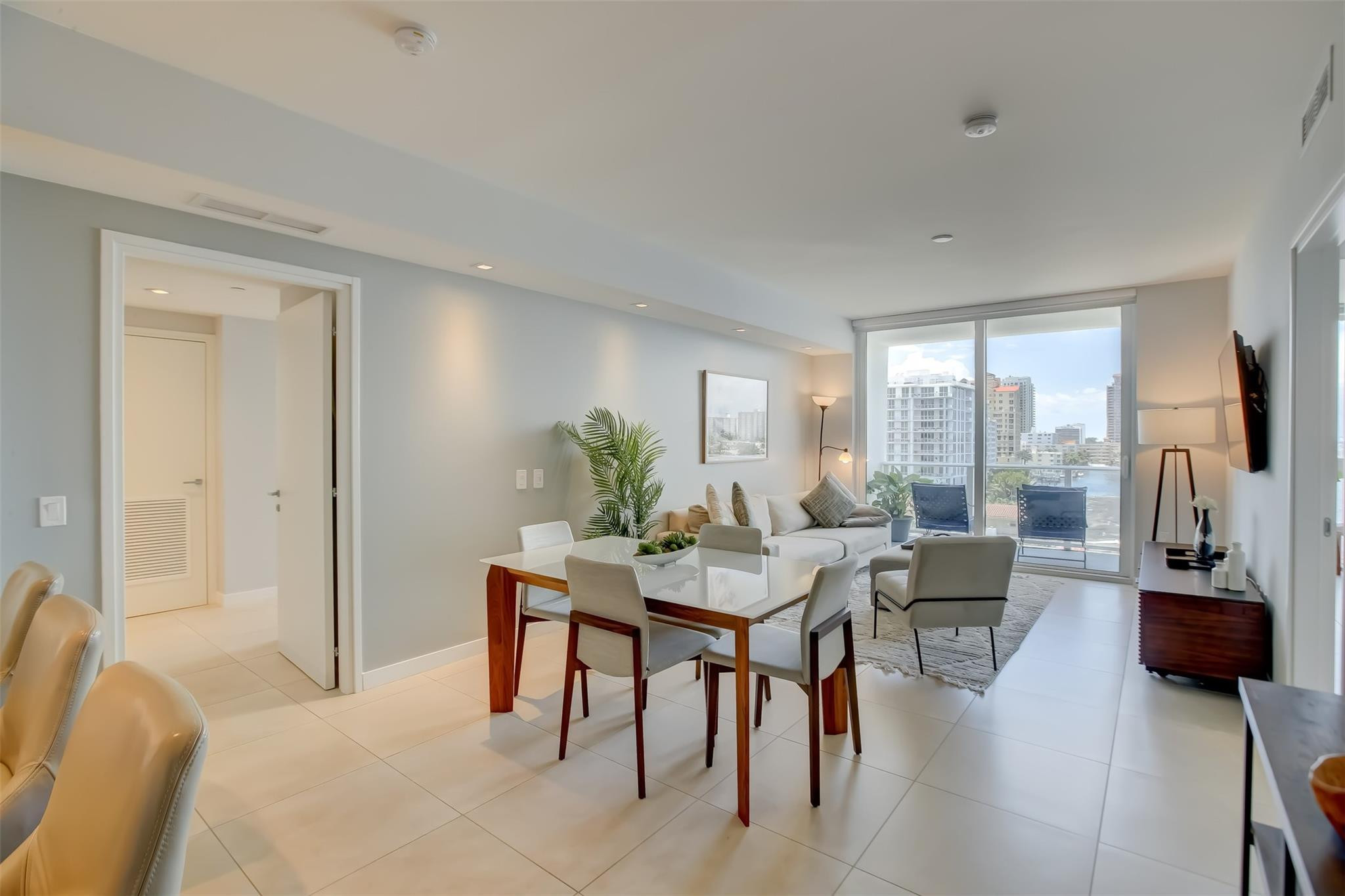 401 North Birch Road, Unit 705 Fort Lauderdale, FL 33304 - Photo 4 of 36 Photo 4