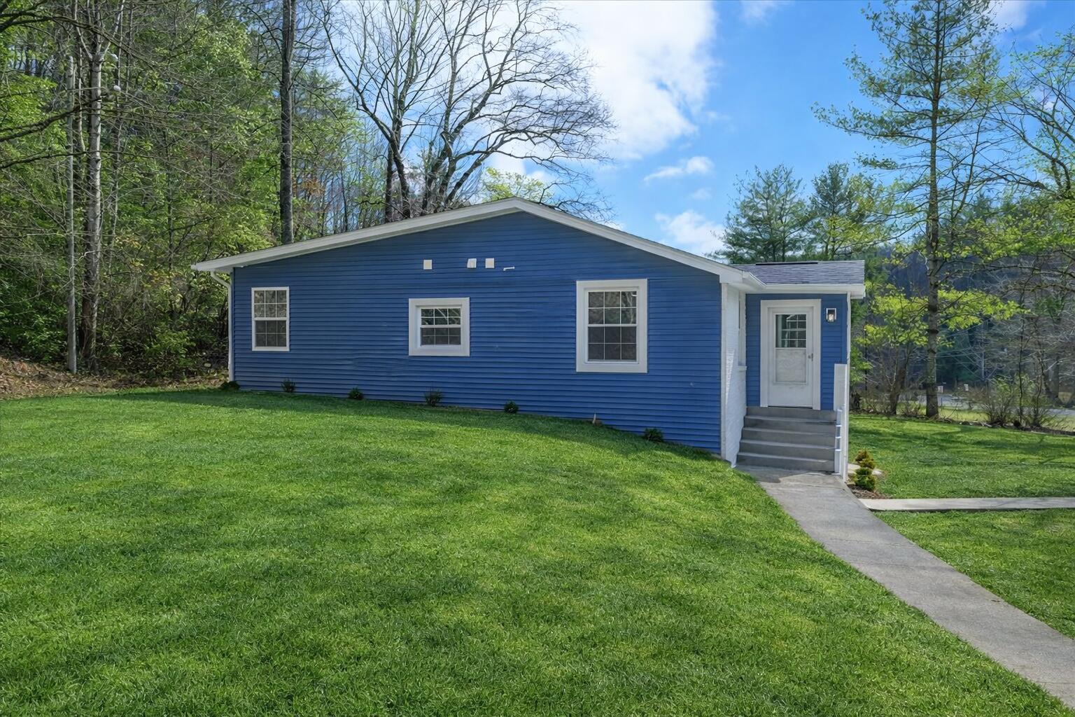 7202 Merriman Road Boones Mill, VA 24065 - Photo 2 of 37 7202MerrimanVirtuallyStagedExterior