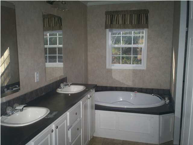 128 Thornhill Road Jayess, MS 39641 - Photo 3 of 7 Master Bath