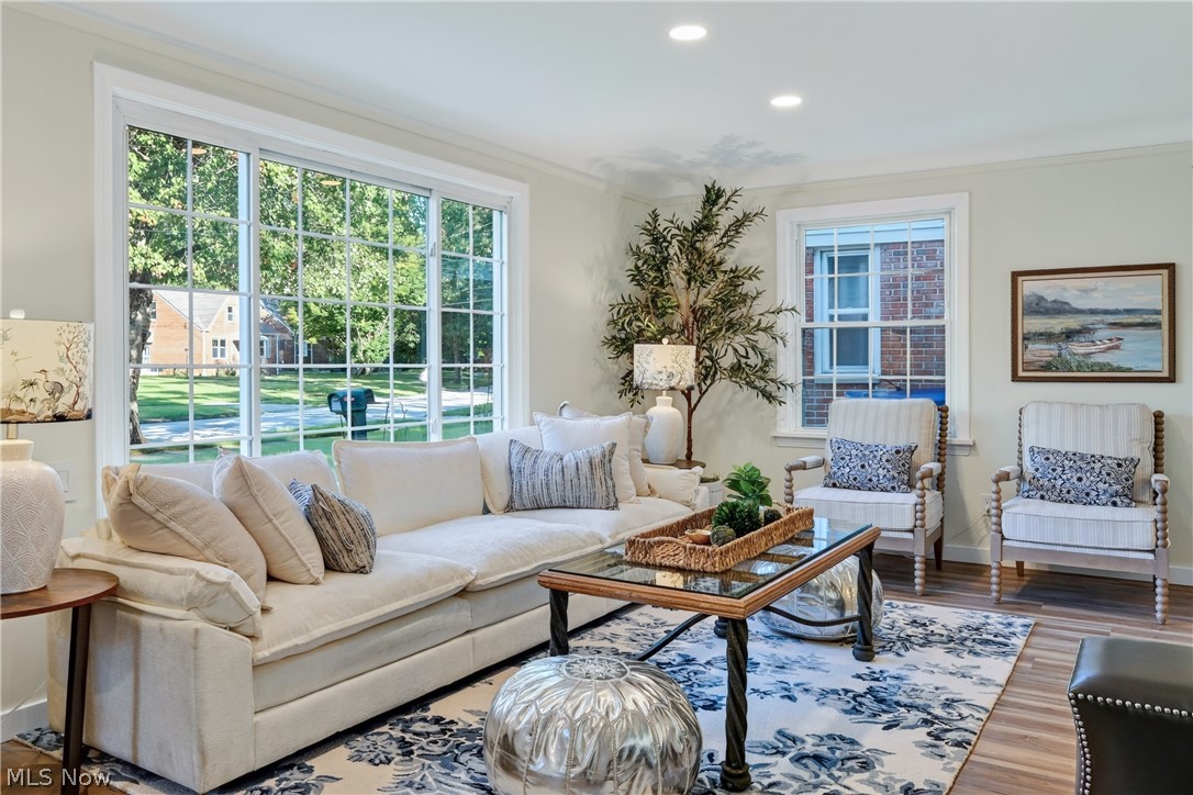 4586 East Berwald Road Cleveland, OH 44121 - Photo 4 of 46 Gallery Image 4