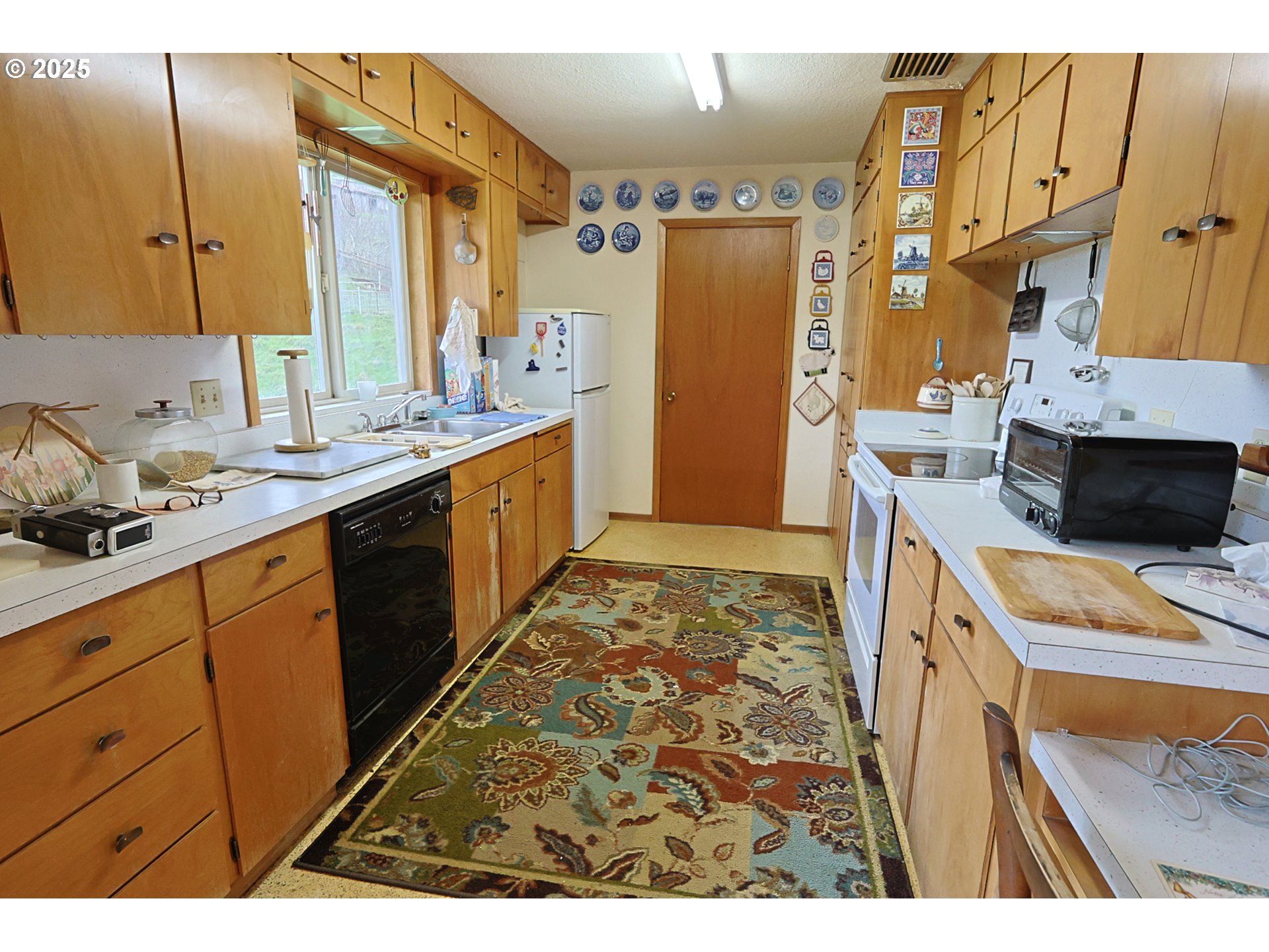 70033 Larsen Ranch Road North Bend, OR 97459 - Photo 13 of 40