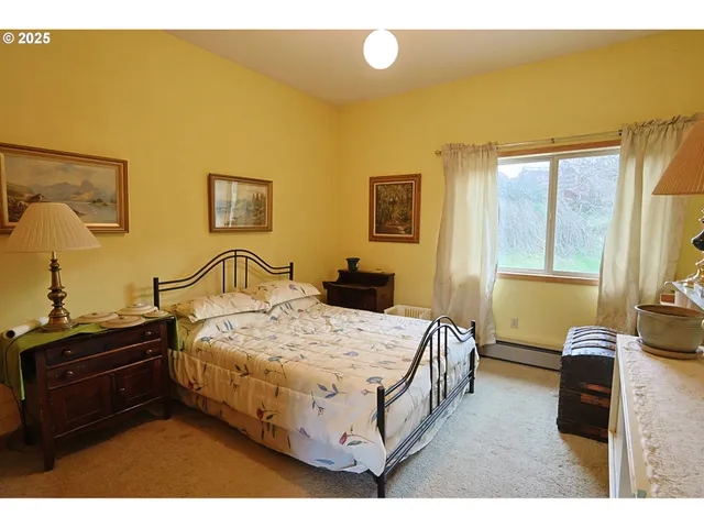 $2,500,000 | 70033 Larsen Ranch Road, North Bend, OR 97459