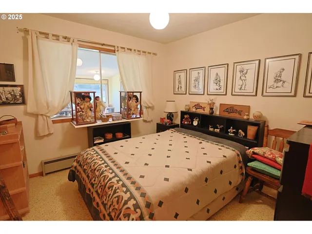 $2,500,000 | 70033 Larsen Ranch Road, North Bend, OR 97459