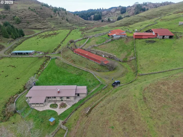 $2,500,000 | 70033 Larsen Ranch Road, North Bend, OR 97459