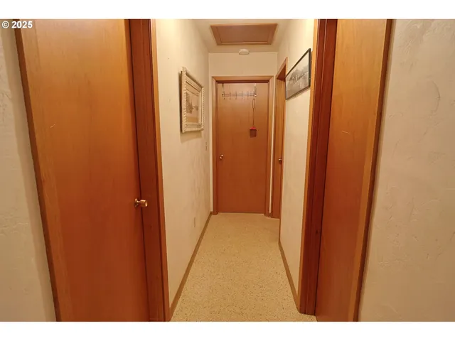 $2,500,000 | 70033 Larsen Ranch Road, North Bend, OR 97459