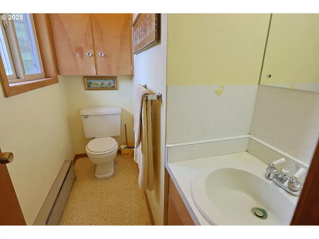 $2,500,000 | 70033 Larsen Ranch Road, North Bend, OR 97459