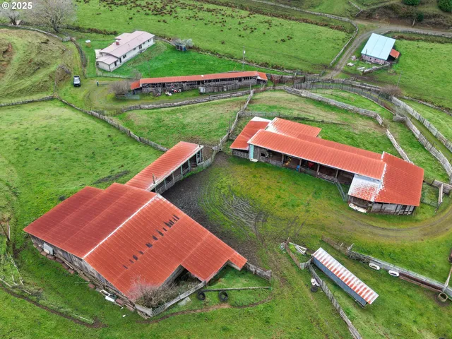 $2,500,000 | 70033 Larsen Ranch Road, North Bend, OR 97459