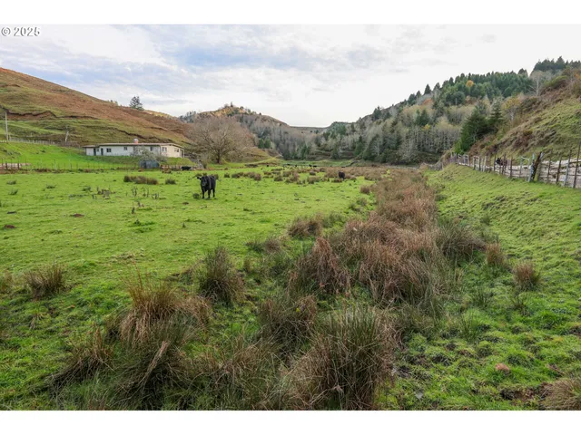 $2,500,000 | 70033 Larsen Ranch Road, North Bend, OR 97459