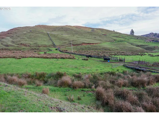 $2,500,000 | 70033 Larsen Ranch Road, North Bend, OR 97459