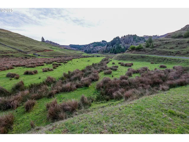 $2,500,000 | 70033 Larsen Ranch Road, North Bend, OR 97459