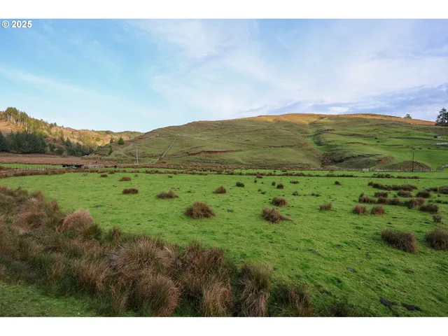 $2,500,000 | 70033 Larsen Ranch Road, North Bend, OR 97459