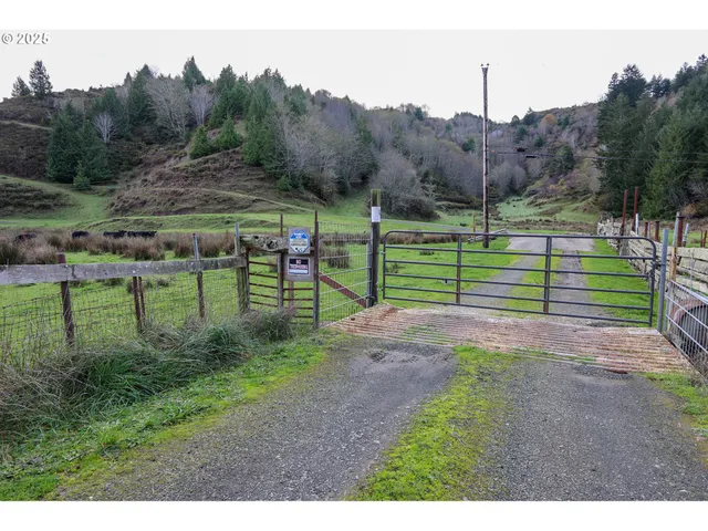 $2,500,000 | 70033 Larsen Ranch Road, North Bend, OR 97459