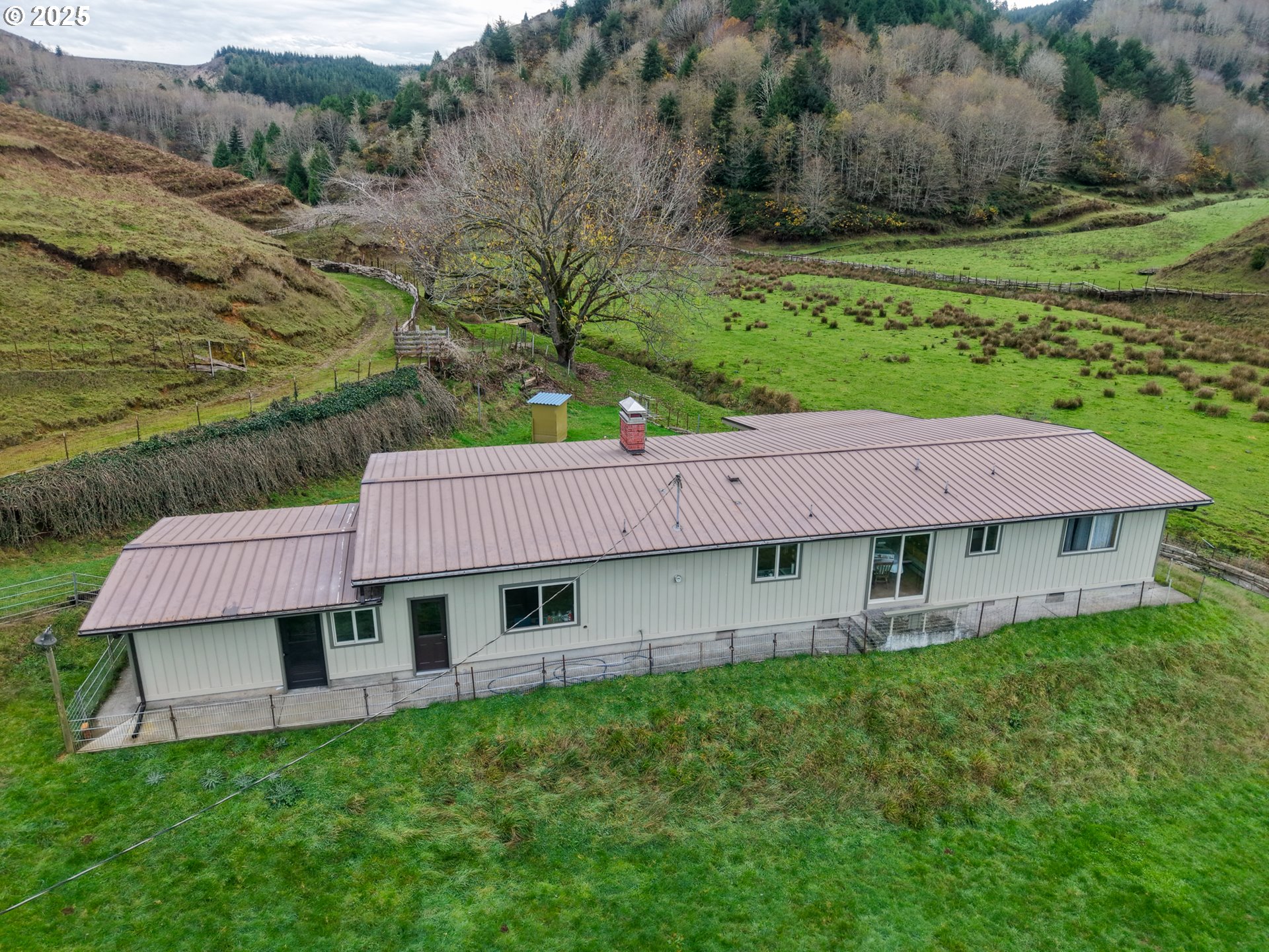 70033 Larsen Ranch Road North Bend, OR 97459 - Photo 7 of 40