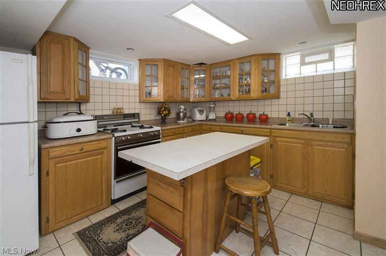 7064 Maplewood Road Parma Heights, OH 44130 - Photo 15 of 17