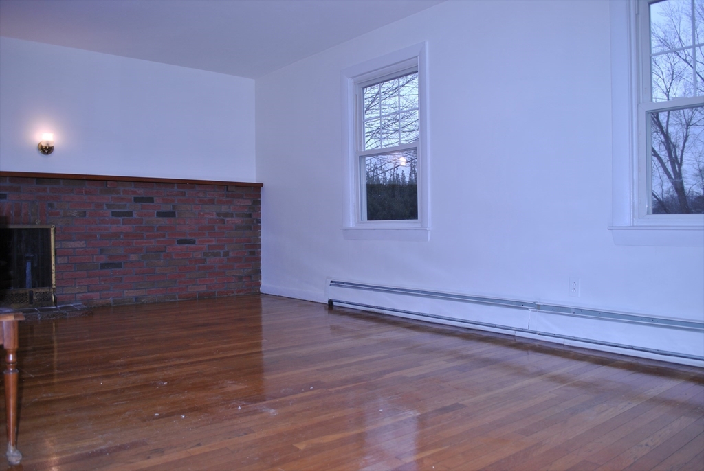 21 Goldsmith Avenue Beverly, MA 01915 - Photo 4 of 41