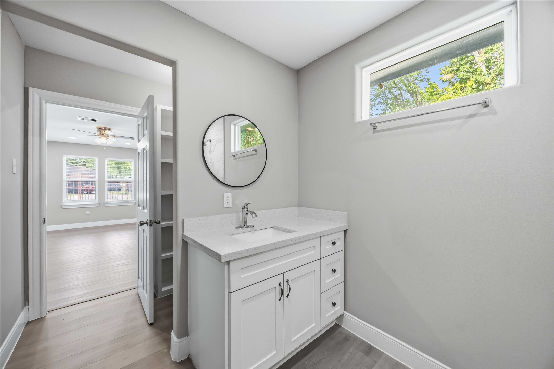 8129 Linda Vista Road Houston, TX 77028 - Photo 15 of 27