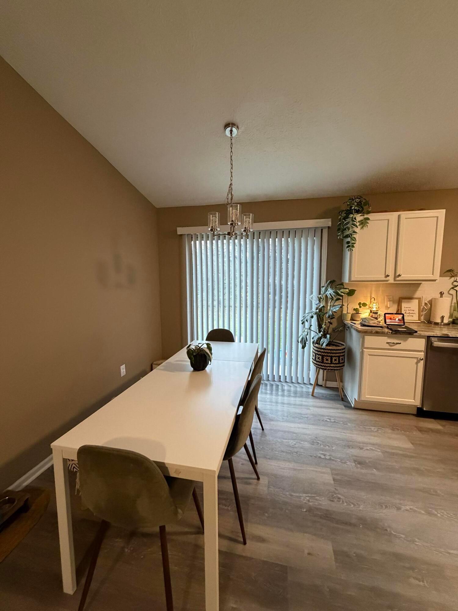 2737 Raphael Drive Columbus, OH 43232 - Photo 6 of 11 IMG_1026