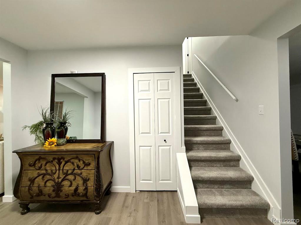 92 Foxboro Drive Rochester Hills, MI 48309 - Photo 3 of 57