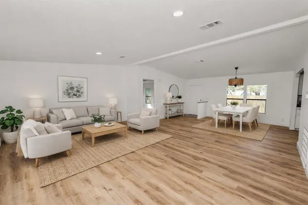 $299,000 | 370 Cameron Street, Mulberry, FL 33860